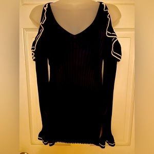 Venus cold shoulder M top ruffles trimmed with white nwot